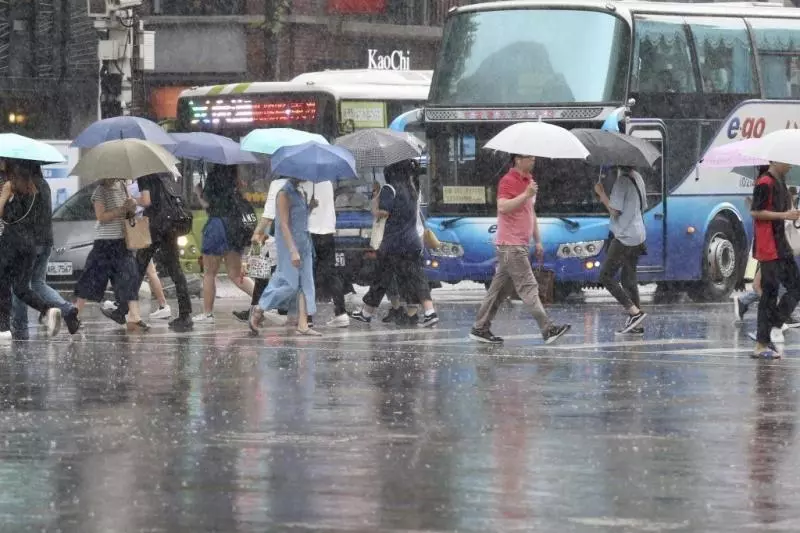 2波鋒面襲來!今天開始變天「防雷雨下暴流」 氣象局曝「之後驟降10度」變又濕又冷