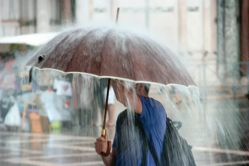 2波鋒面襲來!今天開始變天「防雷雨下暴流」 氣象局曝「之後驟降10度」變又濕又冷