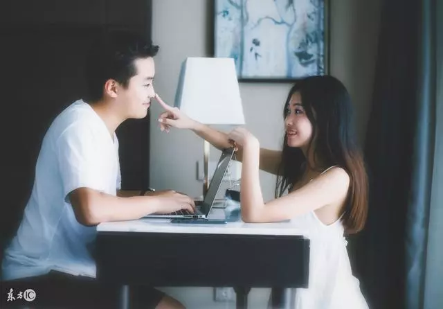 男人眼中女人「掉價」的8種表現,中三條你就不值錢了!