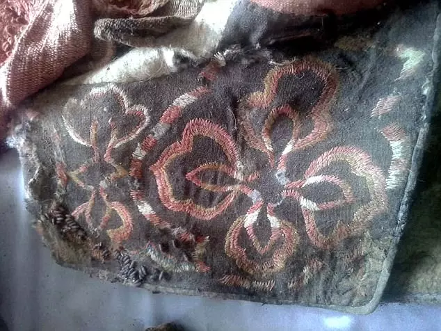 考古學家挖出1100年前「穿愛迪達球鞋的木乃伊」!專家還原「時空旅人真實身分」原來她穿越了