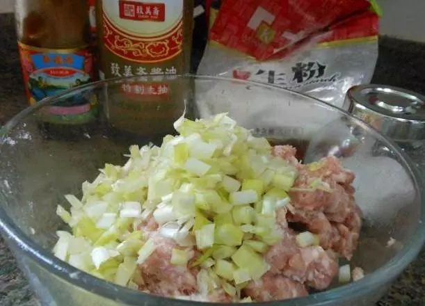 鮮蝦雲吞鮮甜美味,吃起來爽滑鮮香,美味誘人