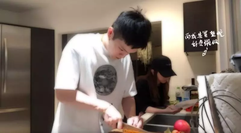 天后背後的男人!鄧紫棋「公司解約陷低潮」男友力挺 兩人「破天荒合體放閃」甜炸:地表最強男友❤
