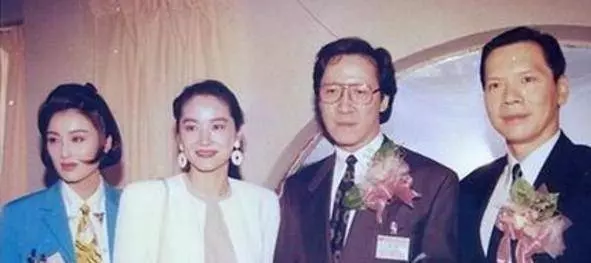(50歲張敏近照曝光!老公竟是冷峻帥哥!三字點評周星馳太準確!