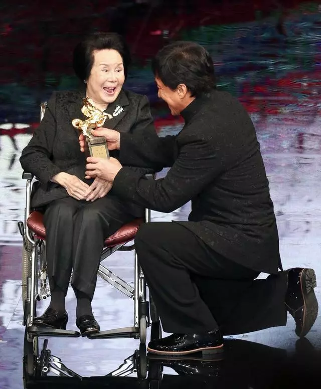 成龍喊她為媽媽 更比劉曉慶還豁得出去 傳奇女星93歲去世令人難忘