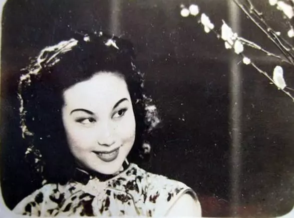成龍喊她為媽媽 更比劉曉慶還豁得出去 傳奇女星93歲去世令人難忘