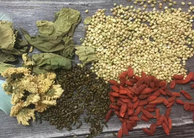 睡覺有3個表現，要重視，或是高血脂，血管已被堵住