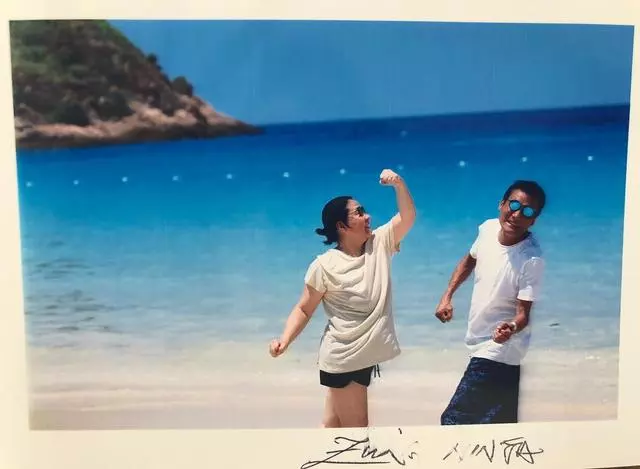 梁家輝攜愛妻女兒出海度假,與准女婿比拼男友力毫不遜色!