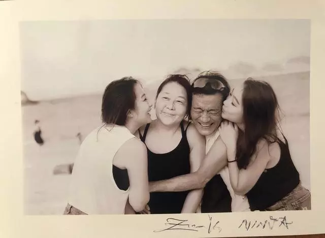梁家輝攜愛妻女兒出海度假,與准女婿比拼男友力毫不遜色!