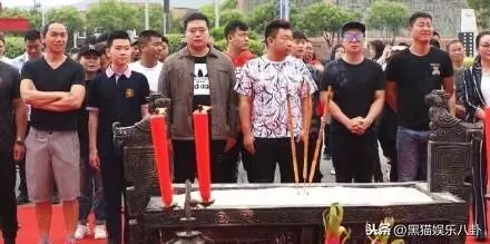 張丹峰風波過後新片角色被替換,洪欣將首現內地品牌活動自信滿滿!