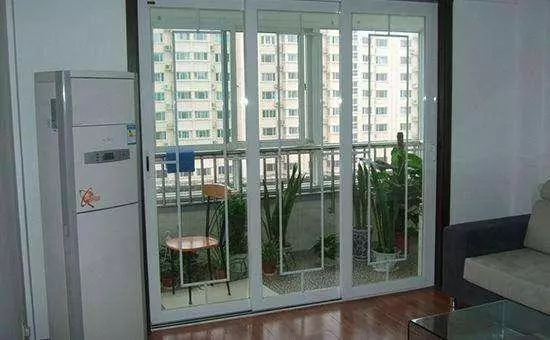 陽台別再裝推拉門了,現在都流行這樣設計,我家裝好鄰居擠爆來學!