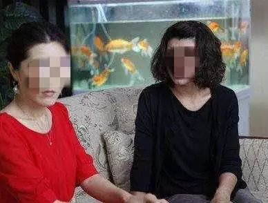 辦女兒百日宴,看到妯娌兒子的手,我馬上報了警