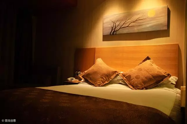 夜間在酒店過夜,廁所燈儘量別關,值得了解一下