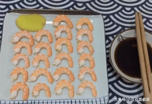 吃貨吃出新境界,榴槤去皮不算啥,看到那碗米飯,很多人都服了!