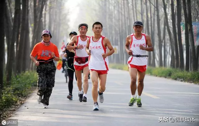 人到中年,還能做好這三項運動,或暗示身體還很棒