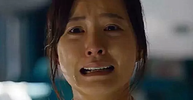 兒媳每月寄10萬回家,婆婆總抱怨沒錢,無意看見浴室牙刷,蒙了