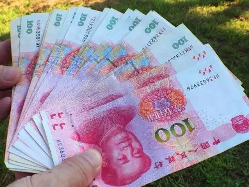嫂子六萬塊忘家中,小姑子拒絕歸還,聽見嫂子七個字,小姑子淚目