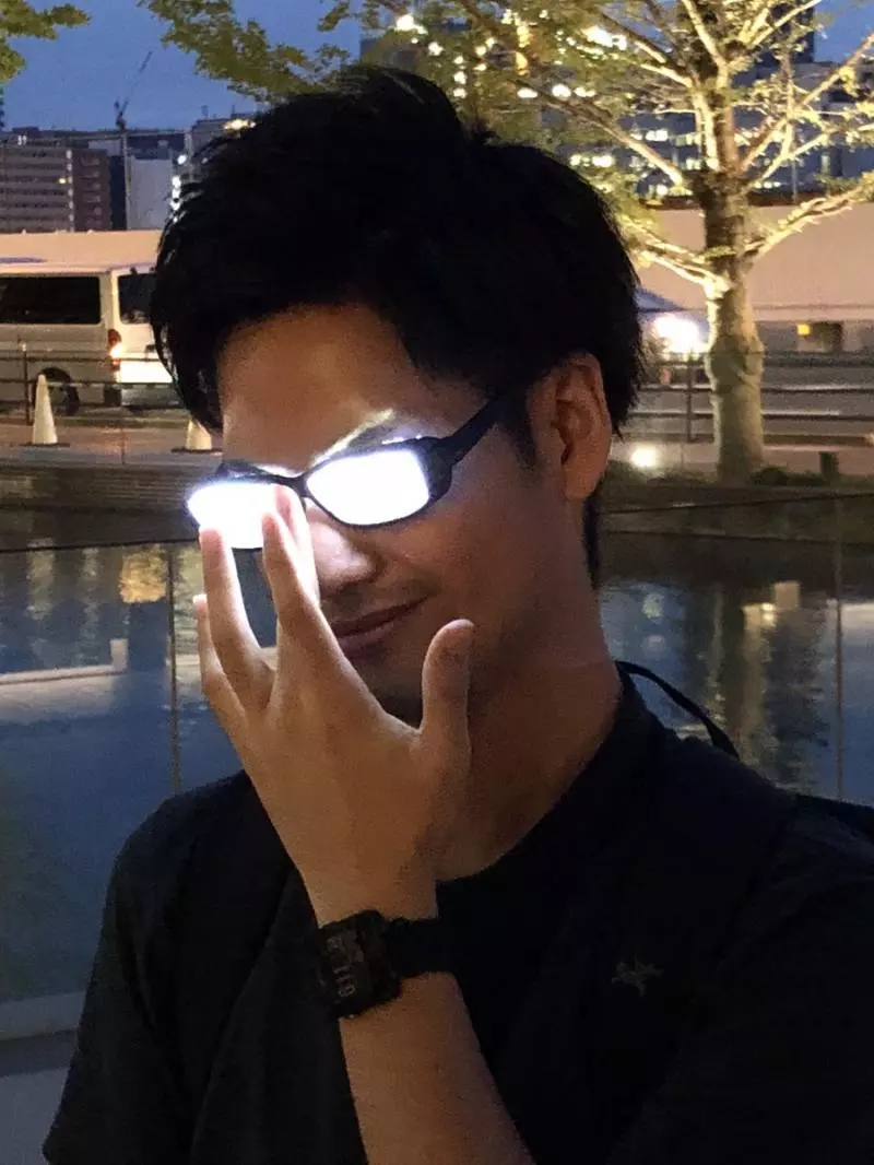 日本神人DIY《會發光的眼鏡》,傳說中的中二神器就這樣誕生了...
