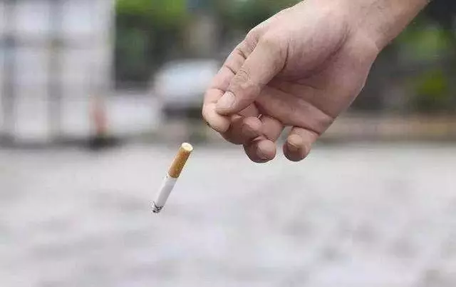 《注意》! 抽完的菸頭別亂丟!抓到將罰款RM500!
