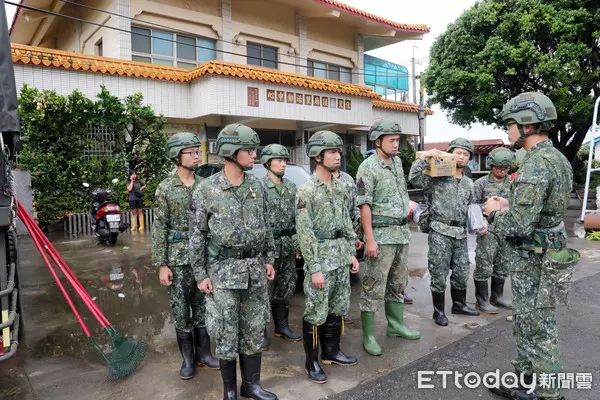 國軍最鬆時刻!他問看「哪個電視頻道」配飯 阿兵哥推這台:簡直心靈支柱