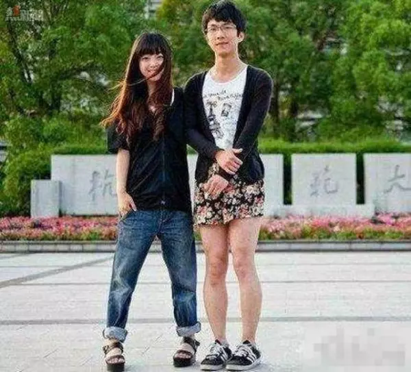 23張照片讓我笑到肚子痛!妹子的胸好挺啊!美女,風太大了,再不躲起來就要掉出來了!