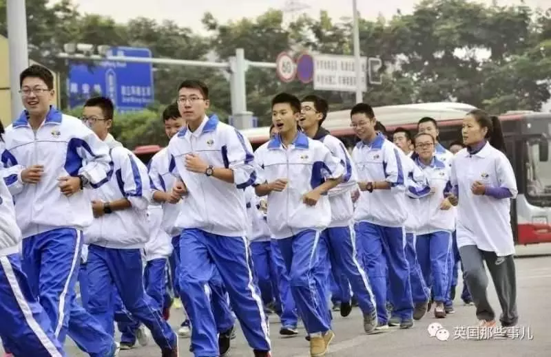 都說中國校服醜,但是最近有些韓國人表示:好羨慕中國校服,好想穿啊!