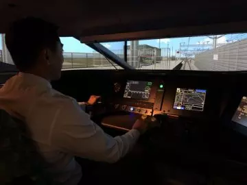 國造軟實力! 新一代「高鐵列車駕駛模擬機」正式啟用