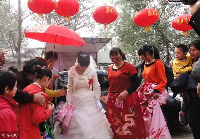 懷孕了婆婆催我回娘家,忘帶錢包回家,婆婆看到我嚇得鍋鏟掉地上