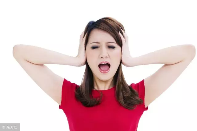 離婚後我分得100萬,全家人眉開眼笑,當天吃飯我把桌子掀了!