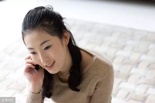 為生兒子,我離婚娶年輕老婆,回家聽到她打電話, 我氣得直哆嗦