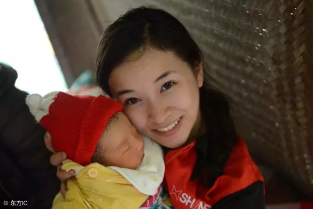 嫌棄兒子腦癱,前夫提離婚,20年后街上偶遇,讓他羞愧難當!