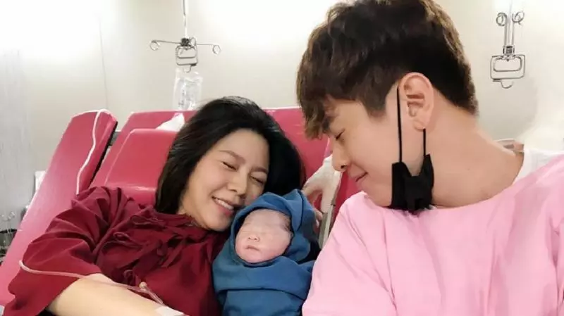 恭喜!女神白家綺生了 曬一家三口幸福照
