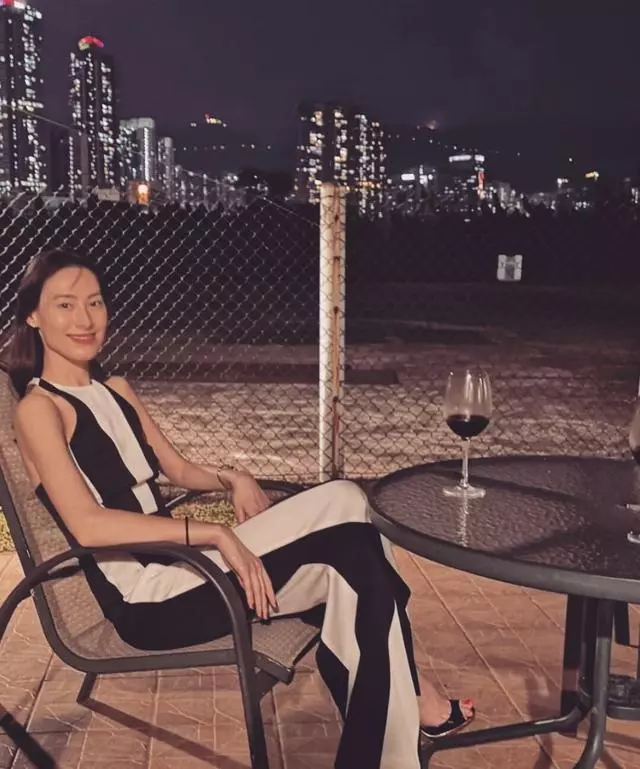 梁洛施母子相擁畫面太溫情,連女首富甘比都感動點贊!