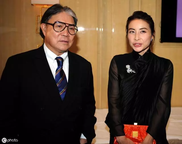 郭晶晶悄然生三胎為霍家增員,霍啟剛曬三子女合照小女兒首度曝光!
