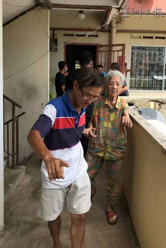 心酸悲劇 ! 以為生病熟睡不醒.老母親伴兒屍多天
