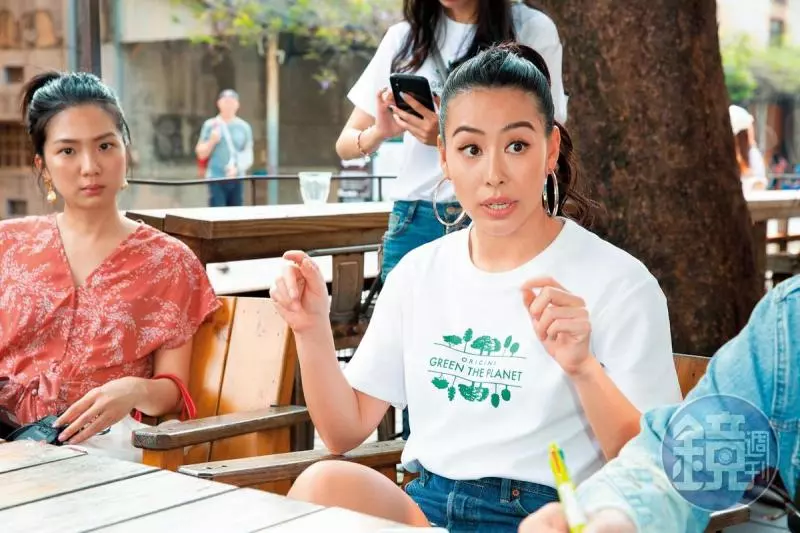 莫允雯逞胸鬥乳 敢穿敢言尺度無極限