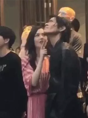 郭碧婷訂婚後「嘟嘴求親親」又上熱搜,她才是真正的豪門好嫁風!