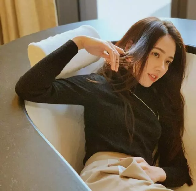 郭碧婷訂婚後「嘟嘴求親親」又上熱搜,她才是真正的豪門好嫁風!