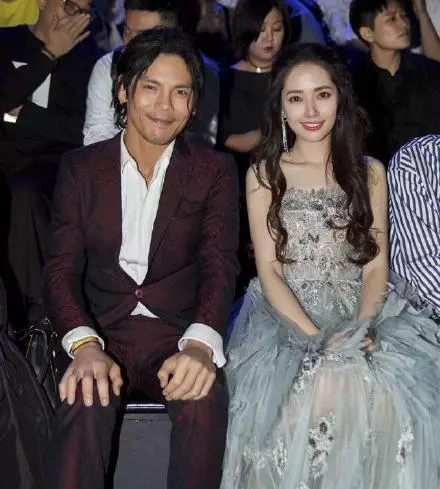 郭碧婷訂婚後「嘟嘴求親親」又上熱搜,她才是真正的豪門好嫁風!