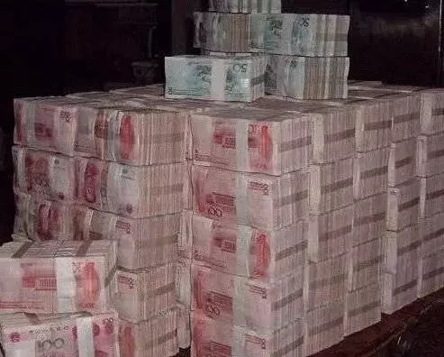 老人中了500萬,沉思一夜決定全給一個女兒,3個女兒都蒙了