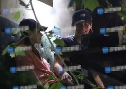 竇驍愛上「」賭王千金「」?電梯內「」激吻 「」