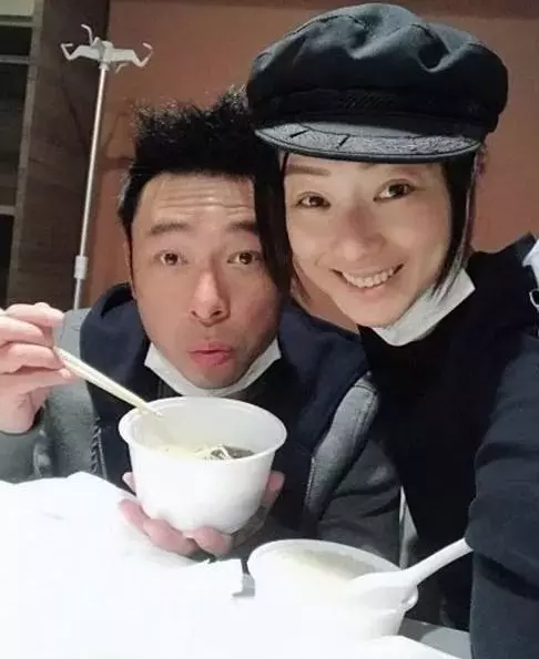 鄭秀文原諒許志安後首PO文! 「上星期有一夜 被暗黑籠罩!」