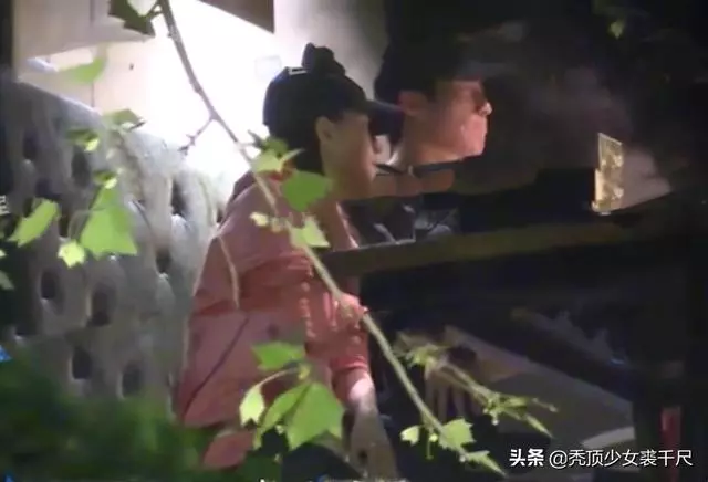 竇驍承認與賭王千金何超蓮戀情,早前二人電梯內擁吻被拍甜蜜幸福!