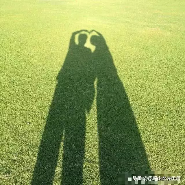 竇驍承認與賭王千金何超蓮戀情,早前二人電梯內擁吻被拍甜蜜幸福!