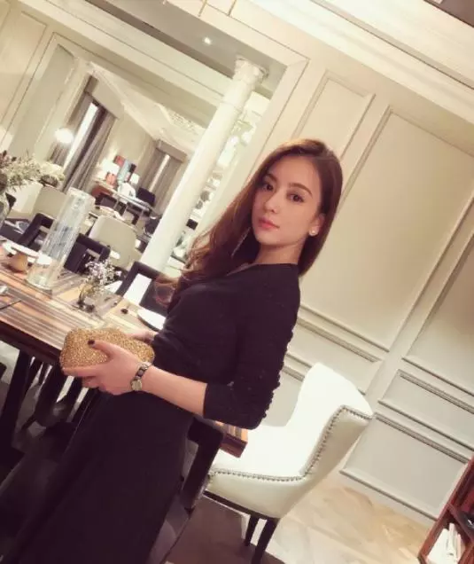 方媛二胎後曬自拍,身材纖細恢復快,郭富城豪宅寬敞大氣顯奢華!
