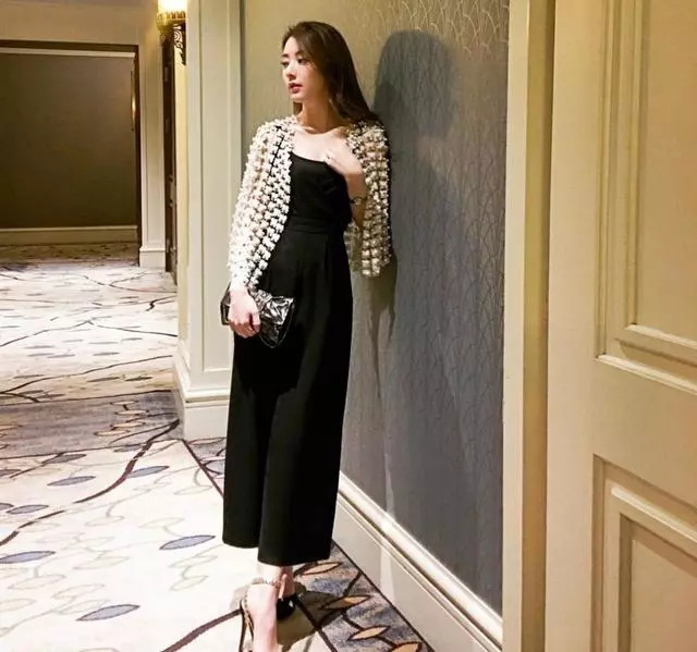 方媛二胎後曬自拍,身材纖細恢復快,郭富城豪宅寬敞大氣顯奢華!
