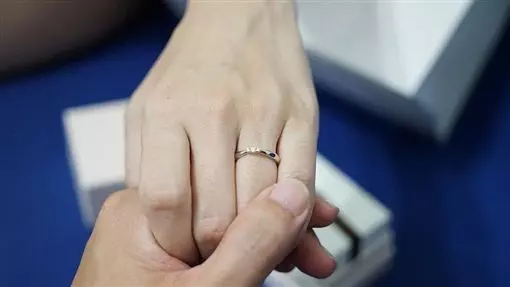 交往10年…才知女友興趣是「約上床」 綠帽男竟妥協結婚
