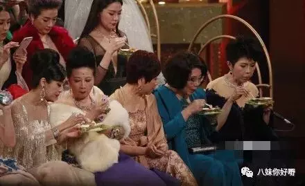 (重溫馬國明與黃心穎)馬國明痛失視帝後恐嚇TVB,一下台獎盃就被收走……TVB果然像汪明荃說的那樣沒有人情味啊!