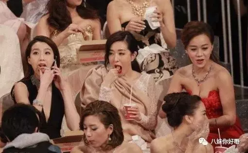 (重溫馬國明與黃心穎)馬國明痛失視帝後恐嚇TVB,一下台獎盃就被收走……TVB果然像汪明荃說的那樣沒有人情味啊!
