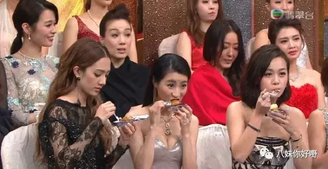 (重溫馬國明與黃心穎)馬國明痛失視帝後恐嚇TVB,一下台獎盃就被收走……TVB果然像汪明荃說的那樣沒有人情味啊!