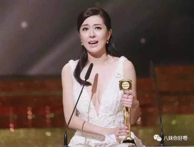 (重溫馬國明與黃心穎)馬國明痛失視帝後恐嚇TVB,一下台獎盃就被收走……TVB果然像汪明荃說的那樣沒有人情味啊!